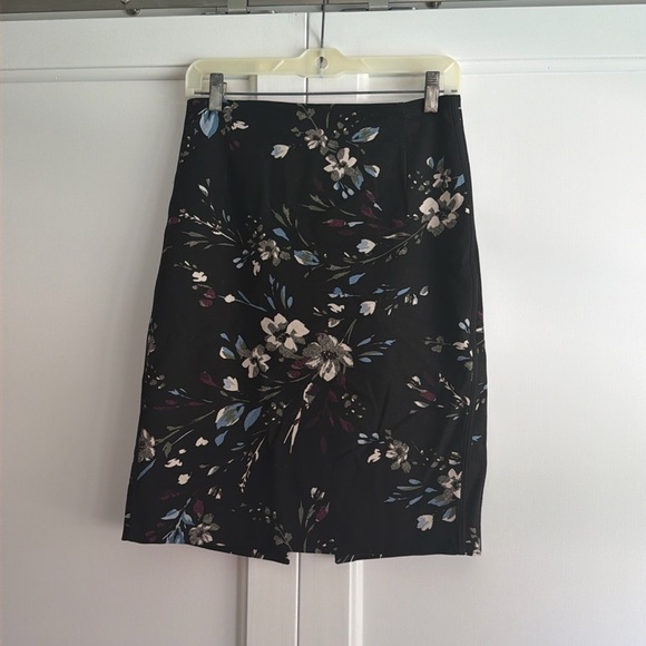 White House Black Market Dresses & Skirts - White House black market pencil skirt sz 2